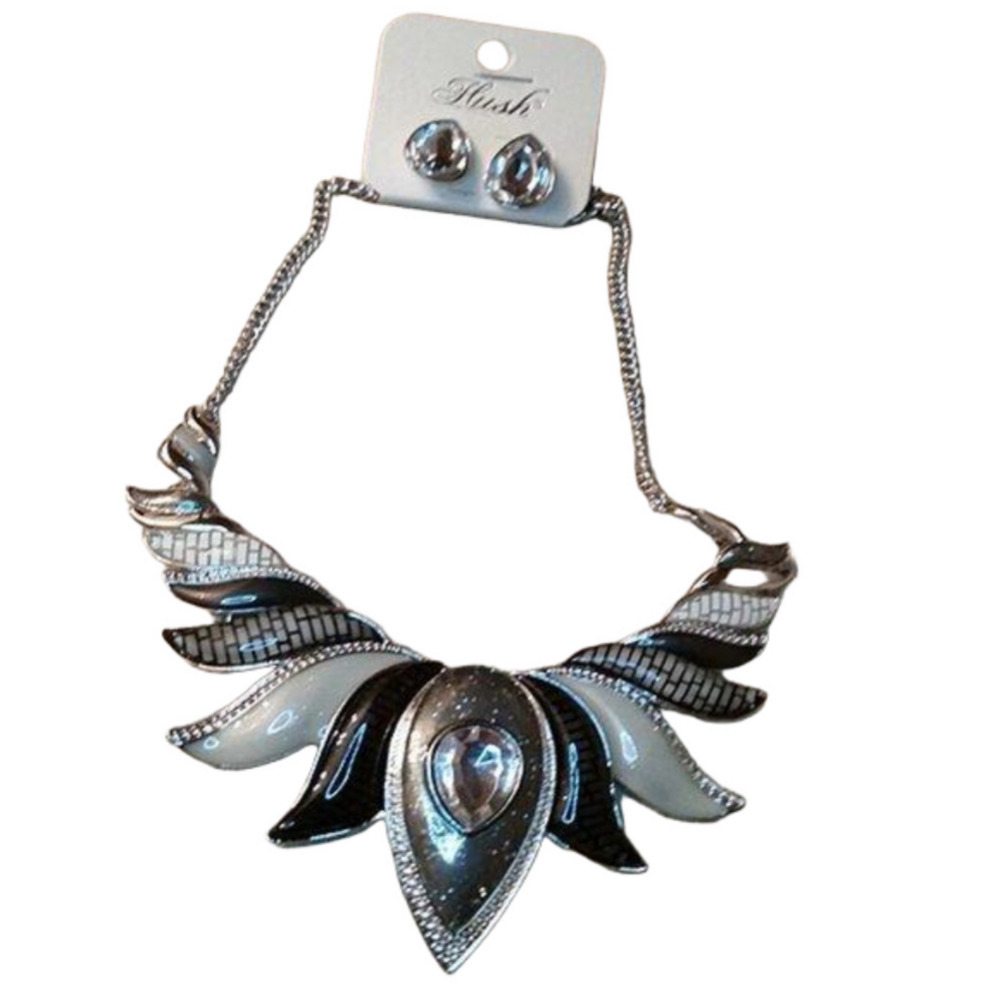 Nwt Hush Brand Jewelry Set Necklace and Earrings Fun Statement Look